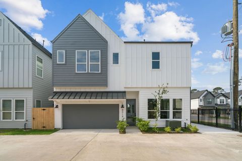 Photo of 8902 Sunshine Laverne Lane, Houston, TX 77080 (MLS # 73891085)