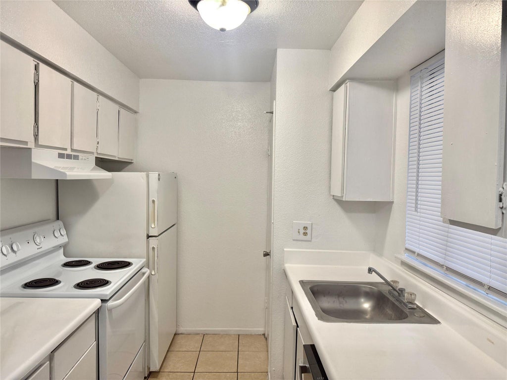 Photo of 9201 Clarewood Drive #307, Houston, TX 77036 (MLS # 20865818)