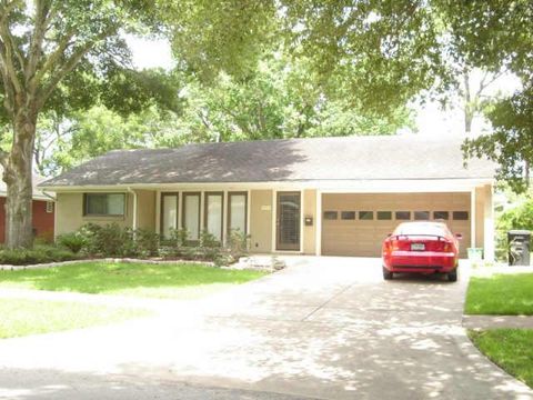 Photo of 8610 Bob White Drive, Houston, TX 77074 (MLS # 72810783)