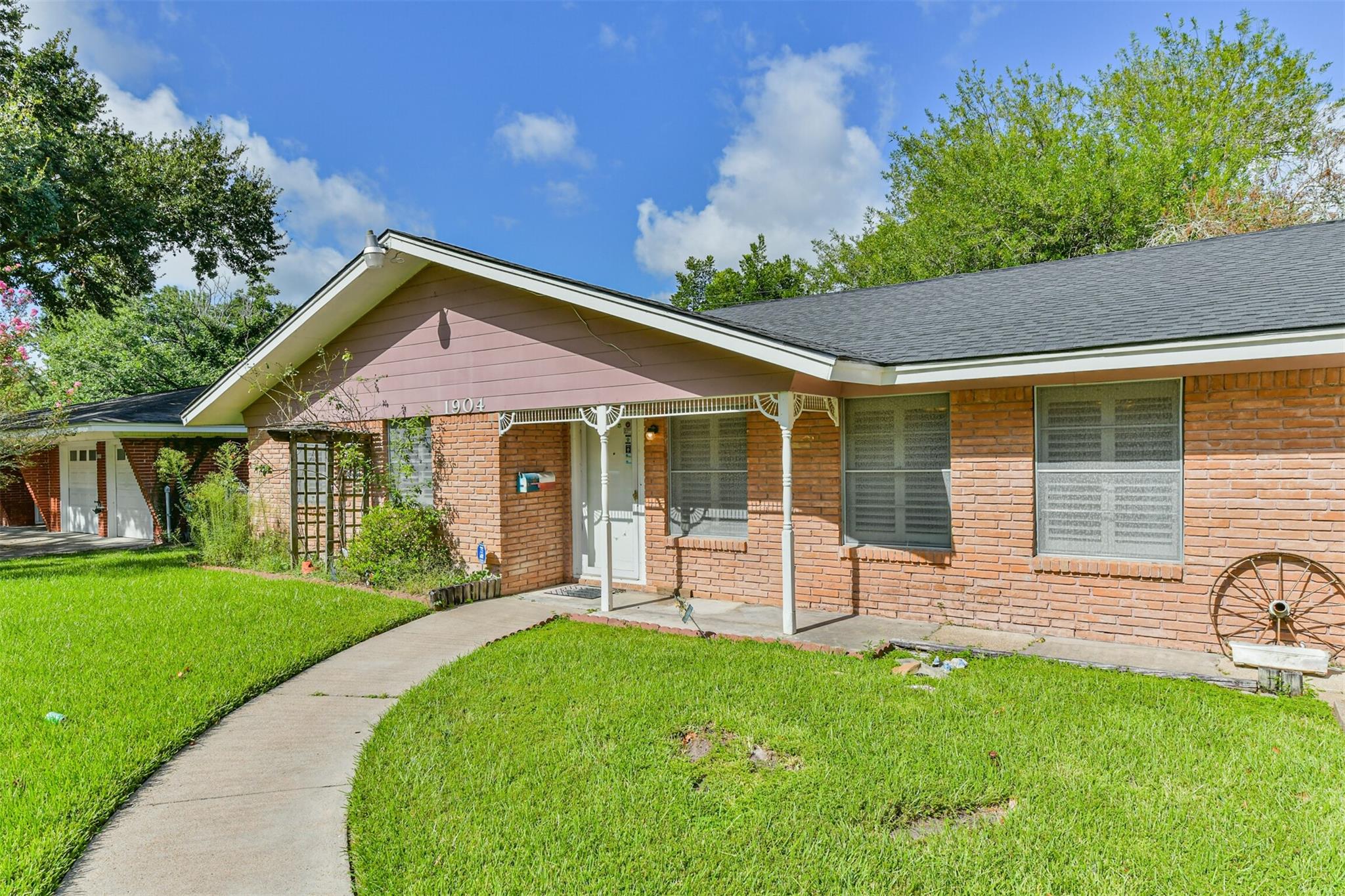1904 Amy Drive