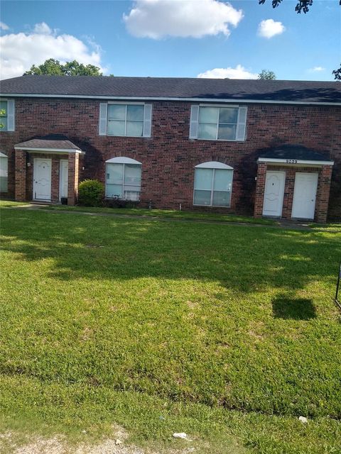 Photo of 9029 Carousel Lane #B, Houston, TX 77080 (MLS # 98325670)
