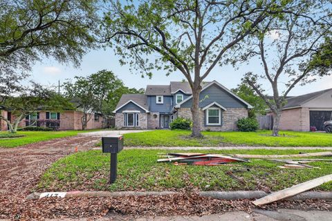 Photo of 417 W Hillary Circle, Sugar Land, TX 77498 (MLS # 6042248)