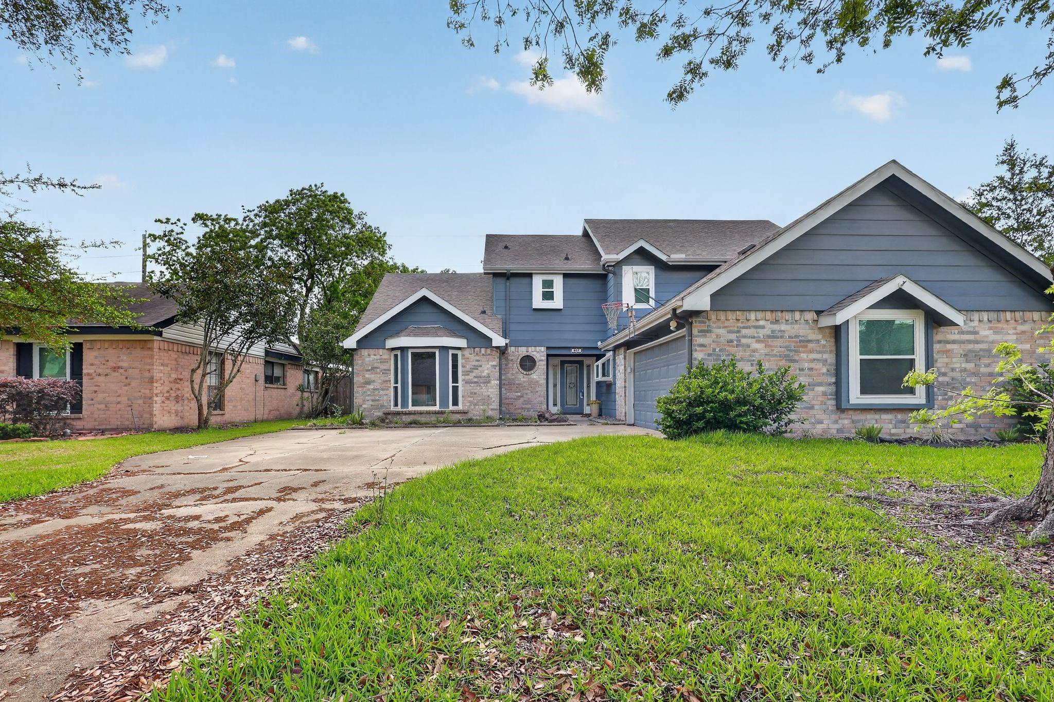 417 W Hillary Circle