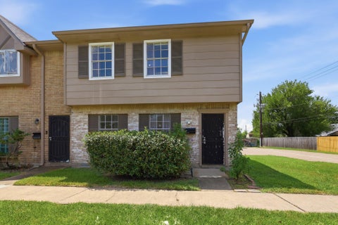 Photo of 12449 Sharpview Drive DR #2449, Houston, TX 77072 (MLS # 96951549)