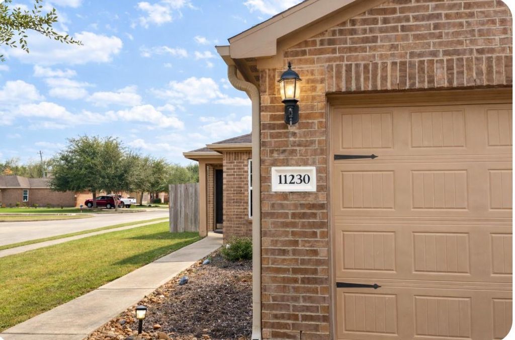 Photo of 11230 Hall Ranch Court Ct, Houston, TX 77075 (MLS # 60591707)