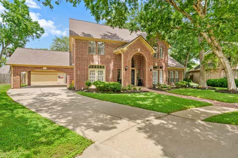Homes For Sale - 2222 Mossy Glen Court<br/> Richmond, TX 77406