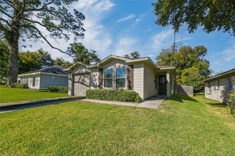 Photo of 2026 Rosalee Street, La Marque, TX 77568 (MLS # 3636129)