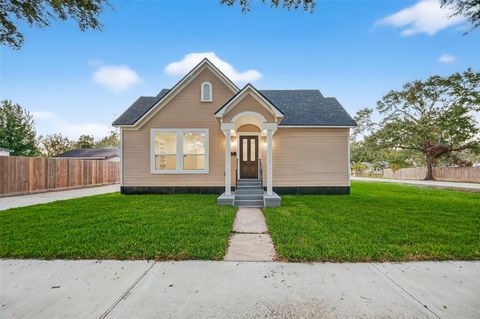 Photo of 2725 Avenue F, Rosenberg, TX 77471 (MLS # 74161095)