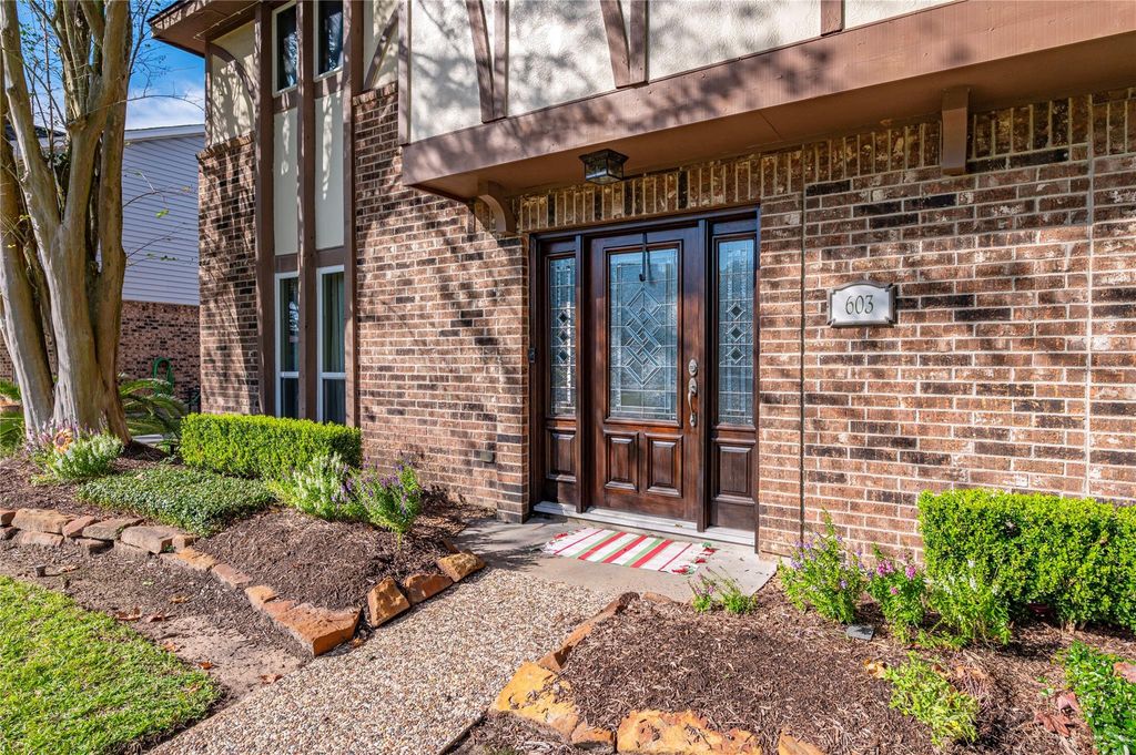 Photo of 603 Chedworth Drive, Houston, TX 77062 (MLS # 87218588)