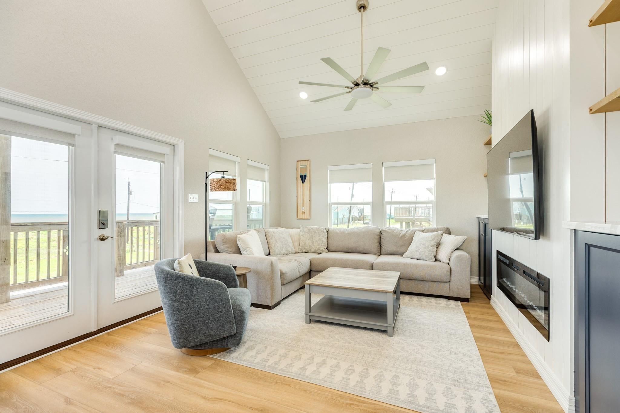 4609 Blue Water Highway
