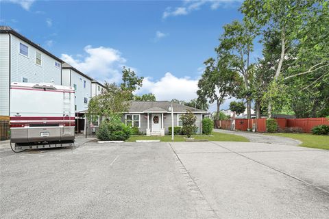 Photo of 2302 Hoskins Drive, Houston, TX 77080 (MLS # 38378754)