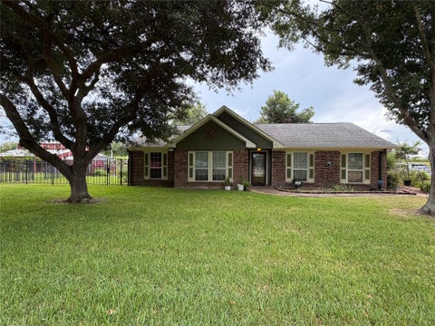Homes For Sale - 2903 Michael Wayne Road<br/> Rosharon, TX 77583