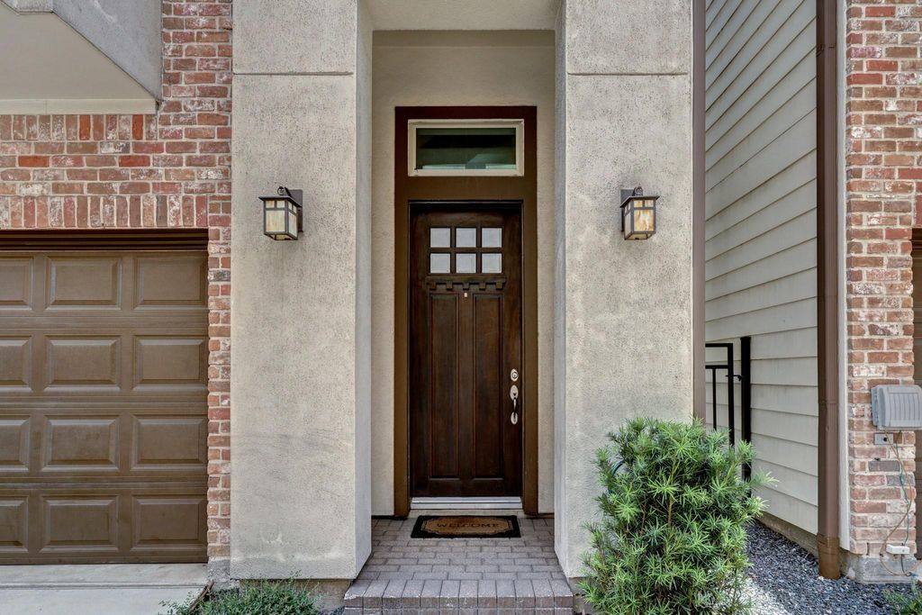 Photo of 2231 Chenevert Street, Houston, TX 77003 (MLS # 46604694)