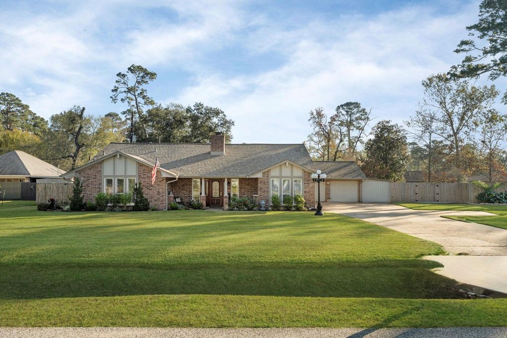 Photo of 1006 Castle Hill Trail, Kingwood, TX 77339 (MLS # 29757885)