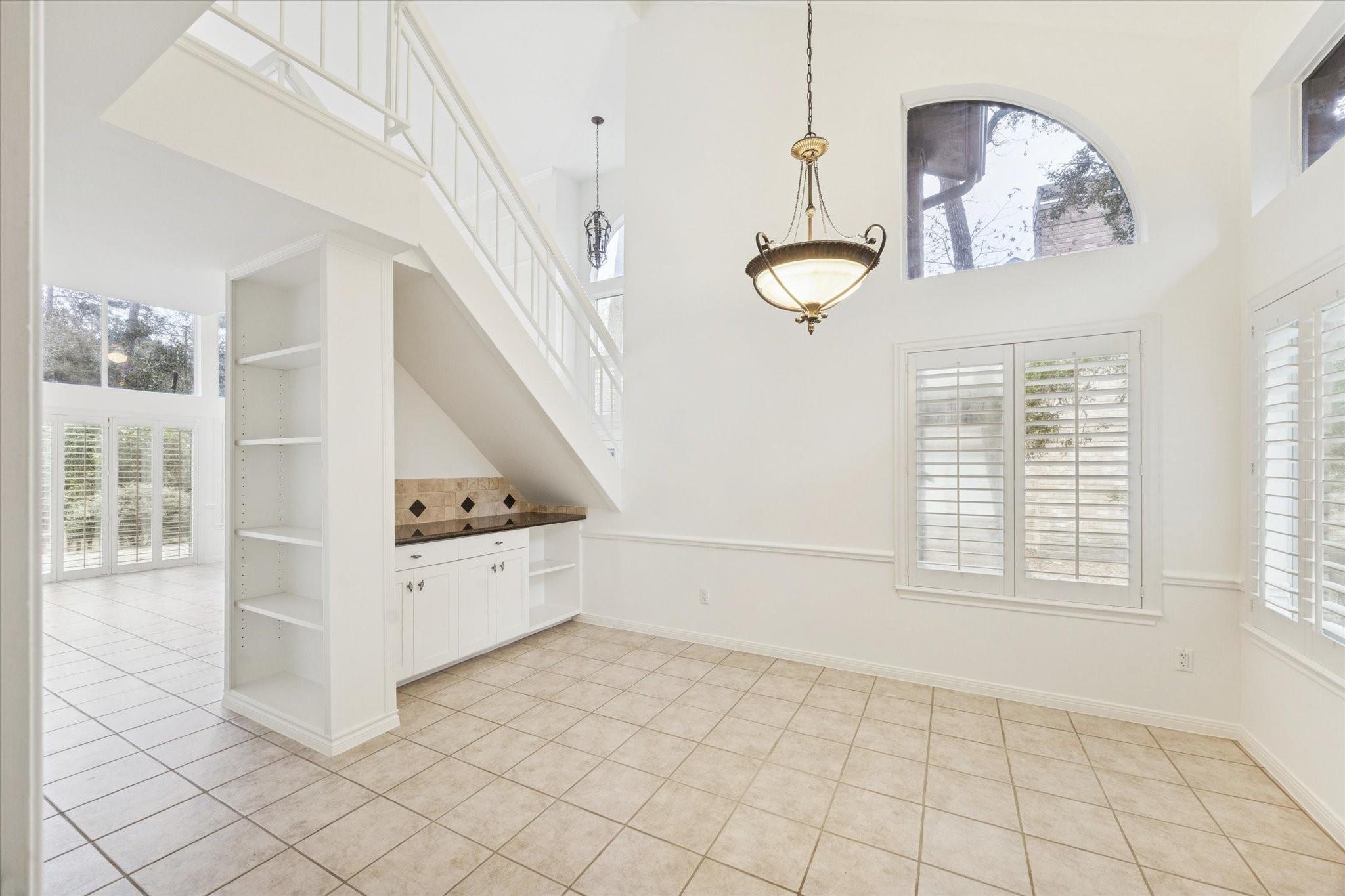 12 Lakeridge Drive