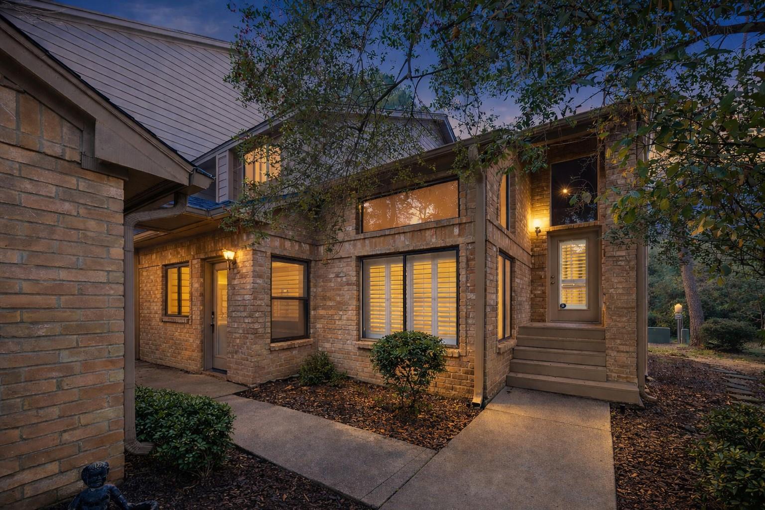 12 Lakeridge Drive