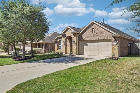 Photo of 637 Maple Point Drive E, Conroe, TX 77301 (MLS # 37470913)