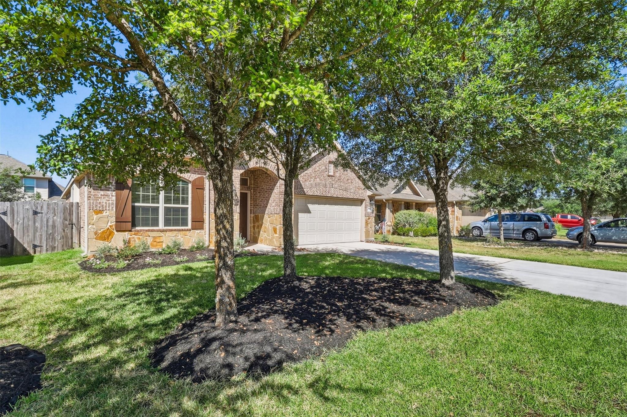 637 Maple Point Drive E