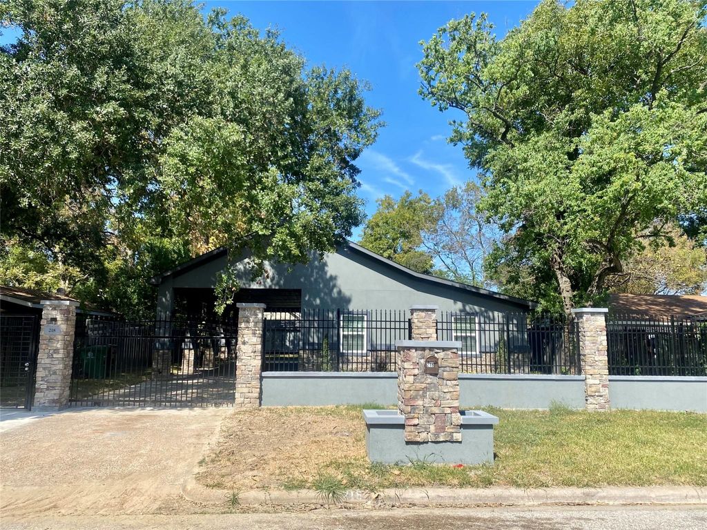Photo of 218 Ishmeal Street, Houston, TX 77076 (MLS # 925796)