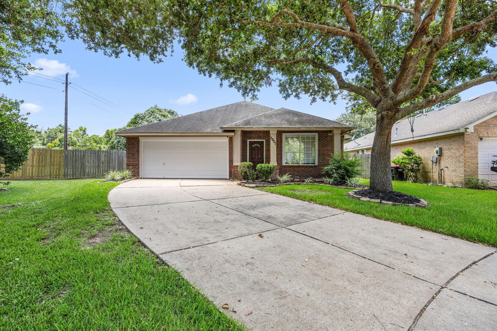 3807 Parade Ct Court