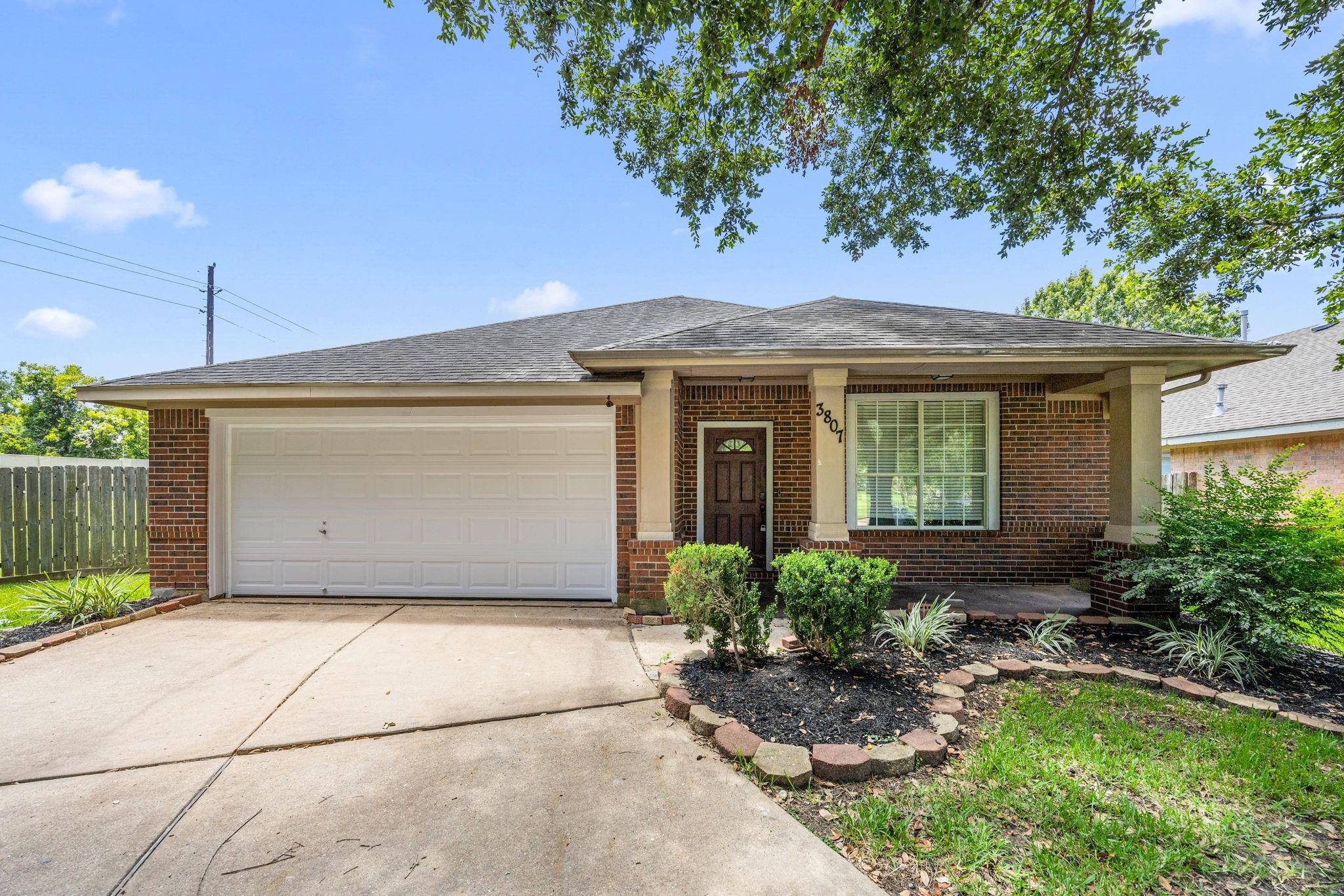 3807 Parade Ct Court