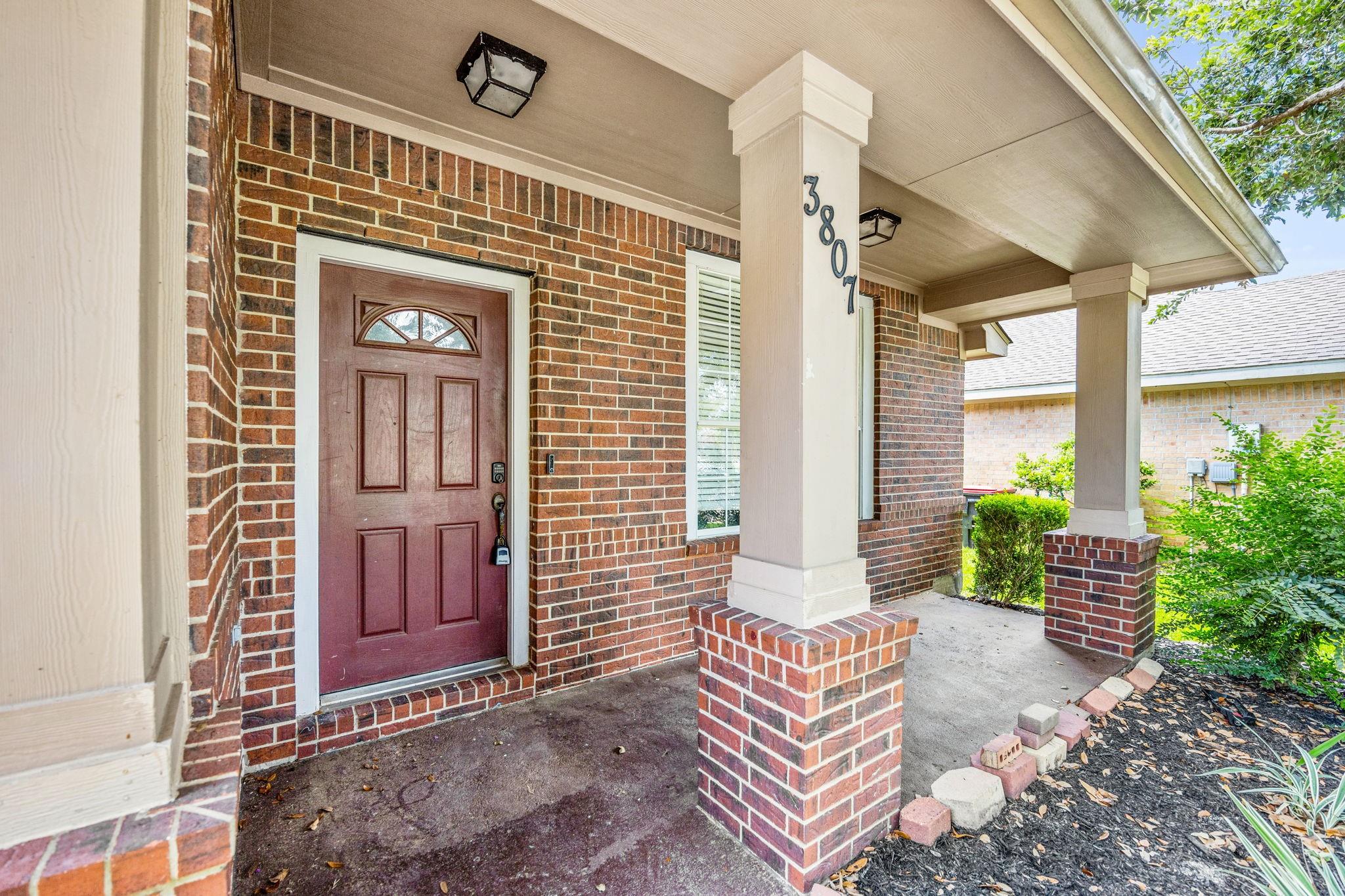 3807 Parade Ct Court