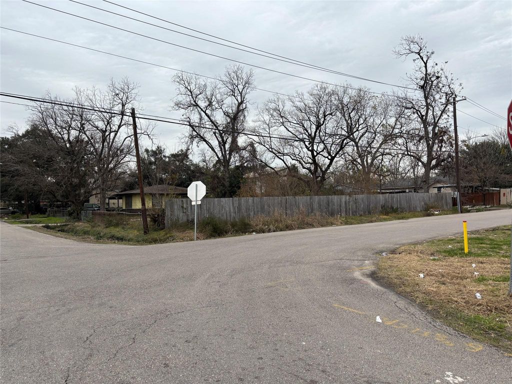 Photo of 4028 Cornell Street, Houston, TX 77022 (MLS # 60717419)