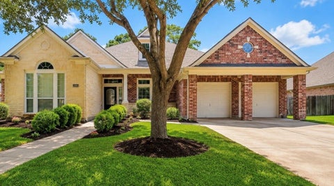 Photo of 15923 Maple Shores Drive, Houston, TX 77044 (MLS # 41438885)