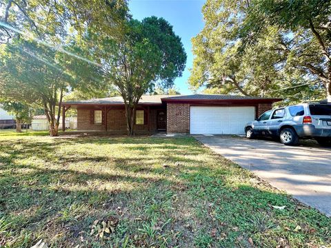 Photo of 127 W Emily Ave, Wharton, TX 77488 (MLS # 96809805)