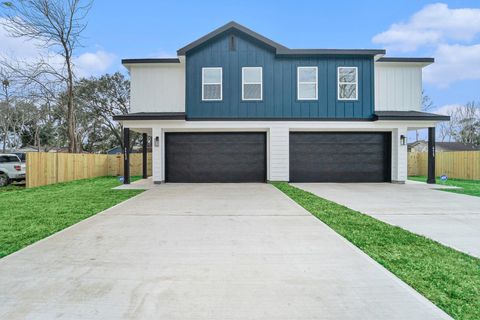 Photo of 6425 Anderson Road Rd #B, Houston, TX 77085 (MLS # 72501906)