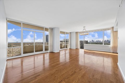 Photo of 15 Greenway Plaza #14F, Houston, TX 77046 (MLS # 91038619)