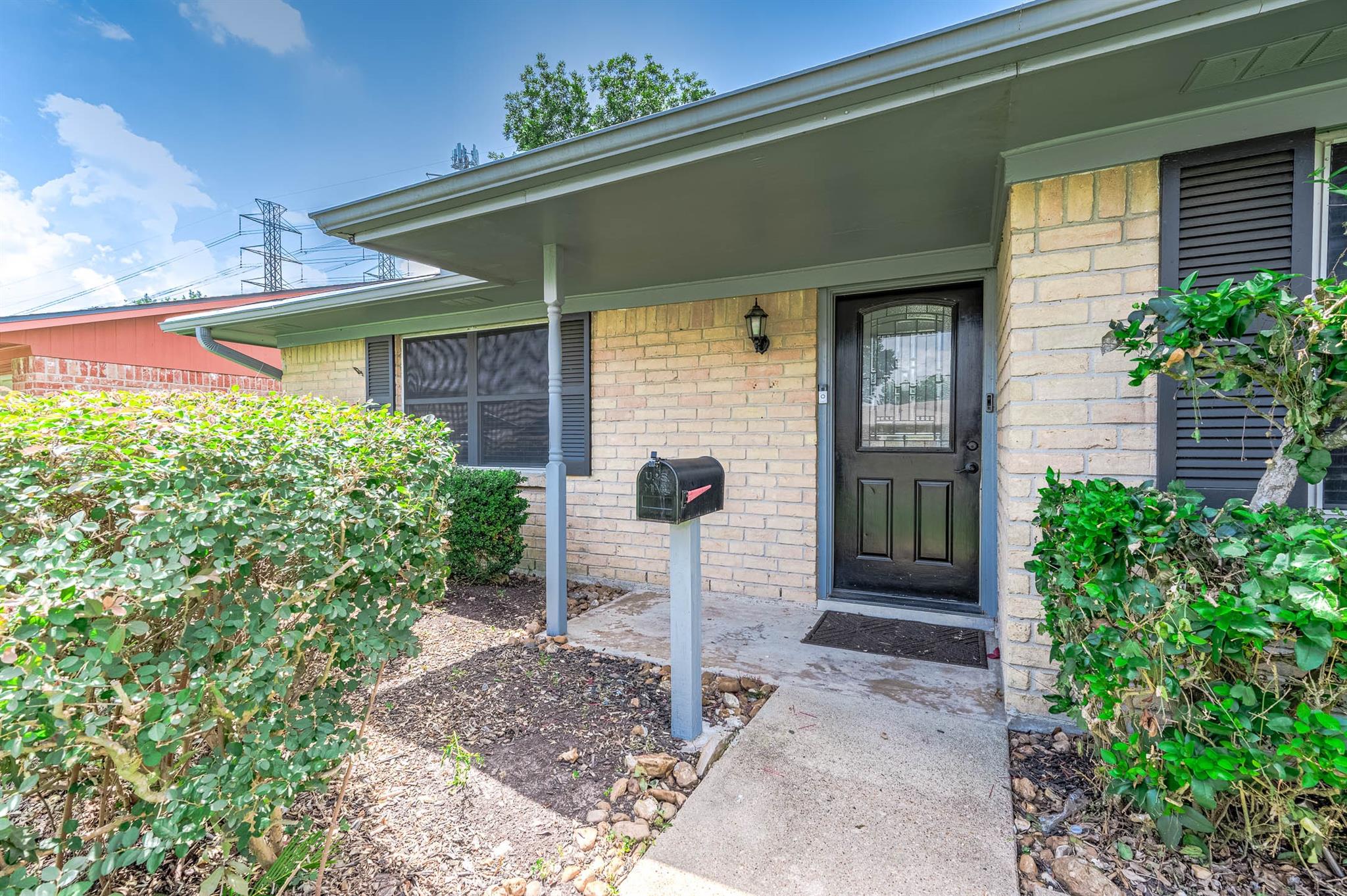 902 S Kaufman Drive