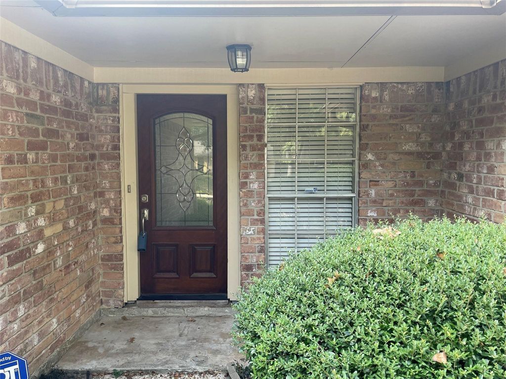 Photo of 3310 Glen Spring Drive, Houston, TX 77339 (MLS # 97987408)
