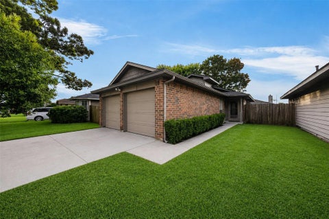 Photo of 11826 Westlock Drive, Tomball, TX 77377 (MLS # 65984389)