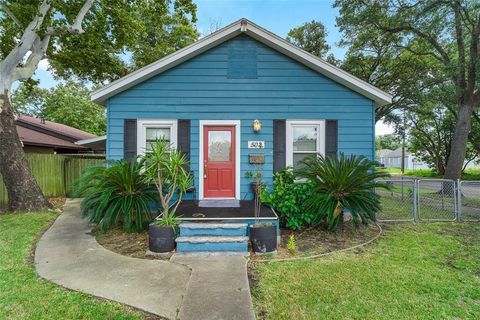Photo of 502 6th Avenue N, Texas City, TX 77590 (MLS # 32634804)