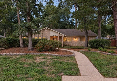 Photo of 2111 Riverlawn Drive, Houston, TX 77339 (MLS # 71450280)