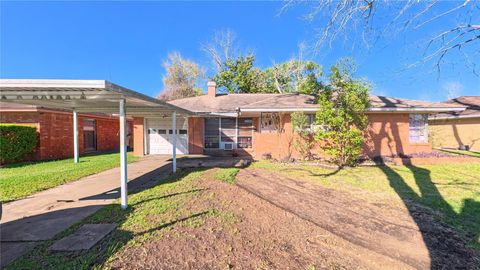 Homes For Sale - 1504 Colby Drive<br/> Baytown, TX 77520