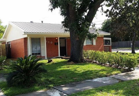 Photo of 1101 Ellen Drive, Deer Park, TX 77536 (MLS # 31726566)