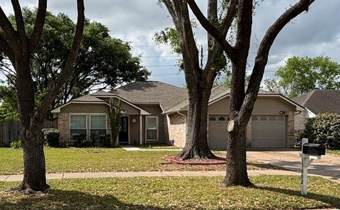 Photo of 15662 Pebble Lake Drive, Houston, TX 77095 (MLS # 89460404)