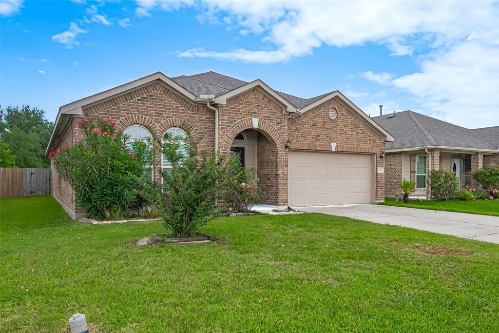 Photo of 310 Gulf Winds Drive, Bacliff, TX 77518 (MLS # 4395038)