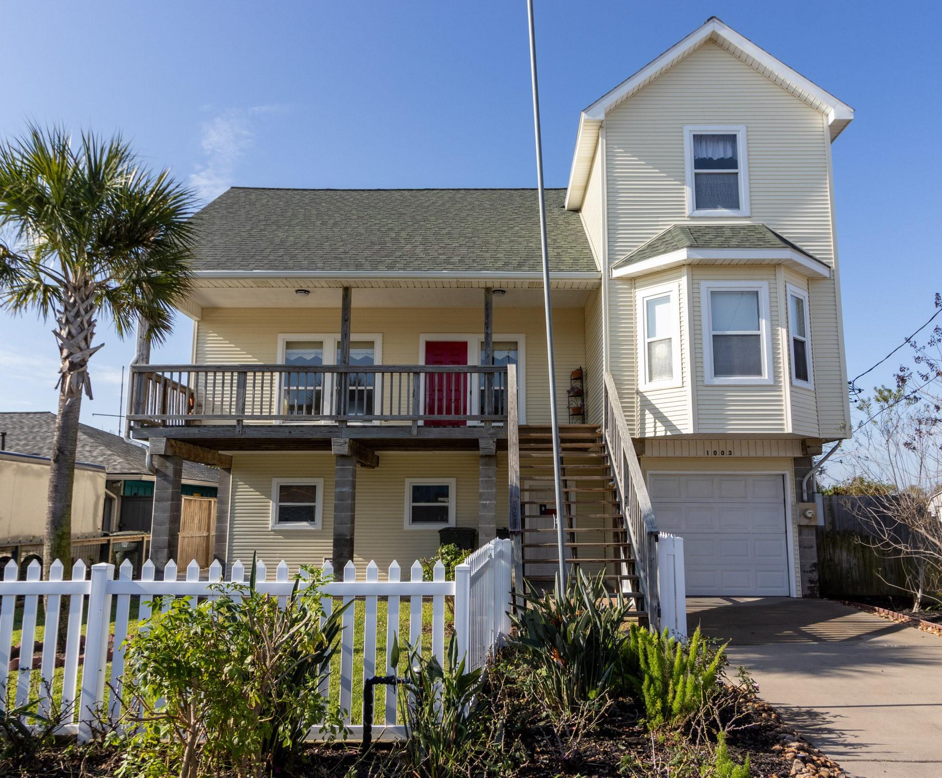 1003 Commodore Drive