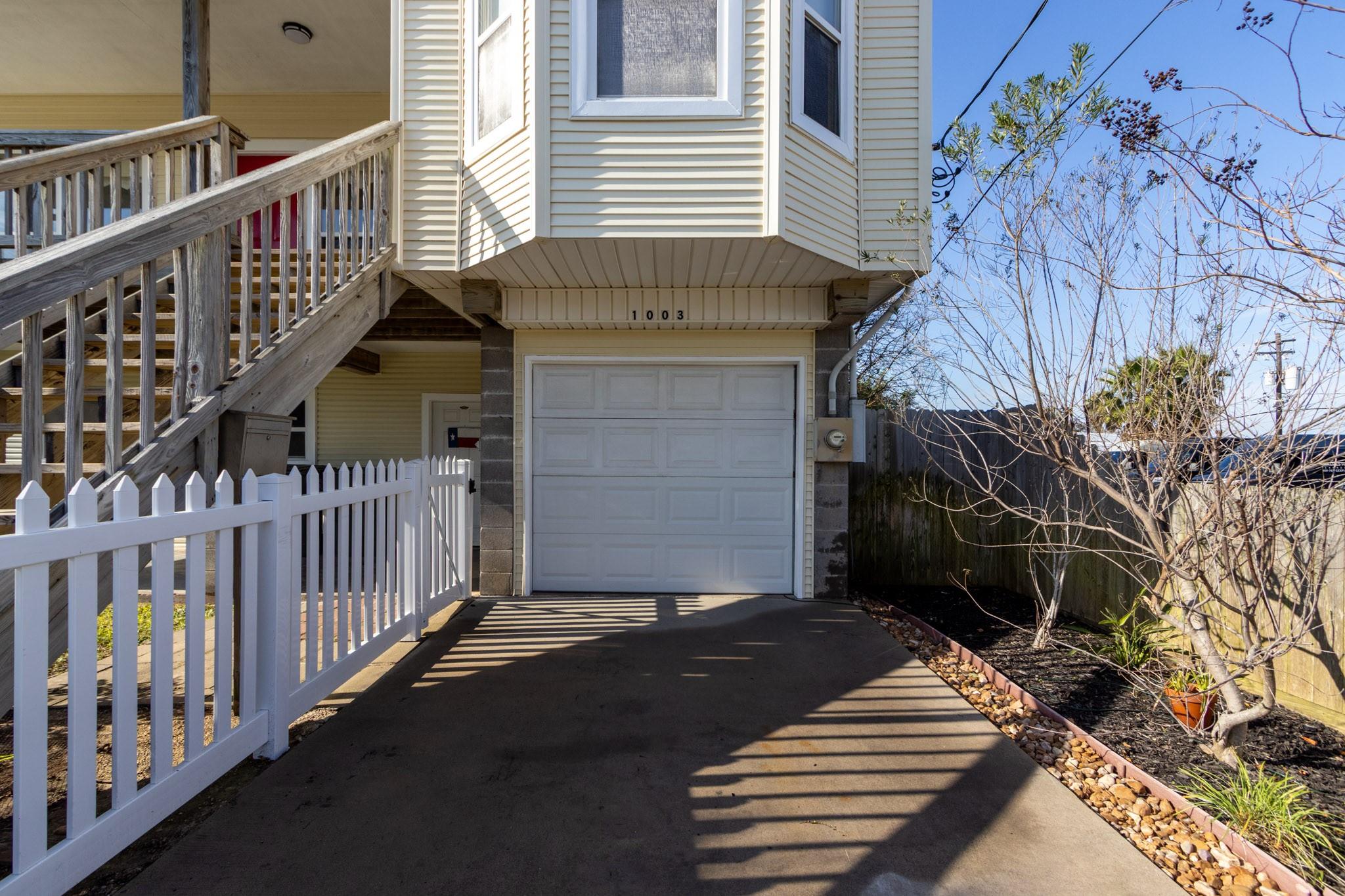 1003 Commodore Drive