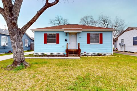 Photo of 407 Arizona Street, La Porte, TX 77571 (MLS # 74658512)