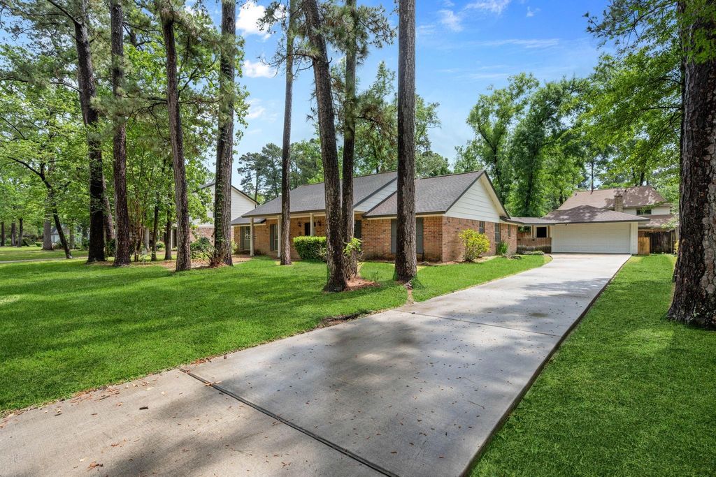 Photo of 2006 Running Springs Drive, Kingwood, TX 77339 (MLS # 62641342)