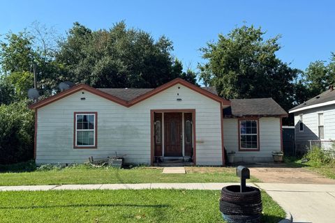 Photo of 7912 Ford Street, Houston, TX 77012 (MLS # 987218)