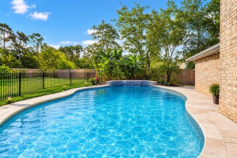 Homes For Sale - 412 Westwood Drive<br/> Friendswood, TX 77546