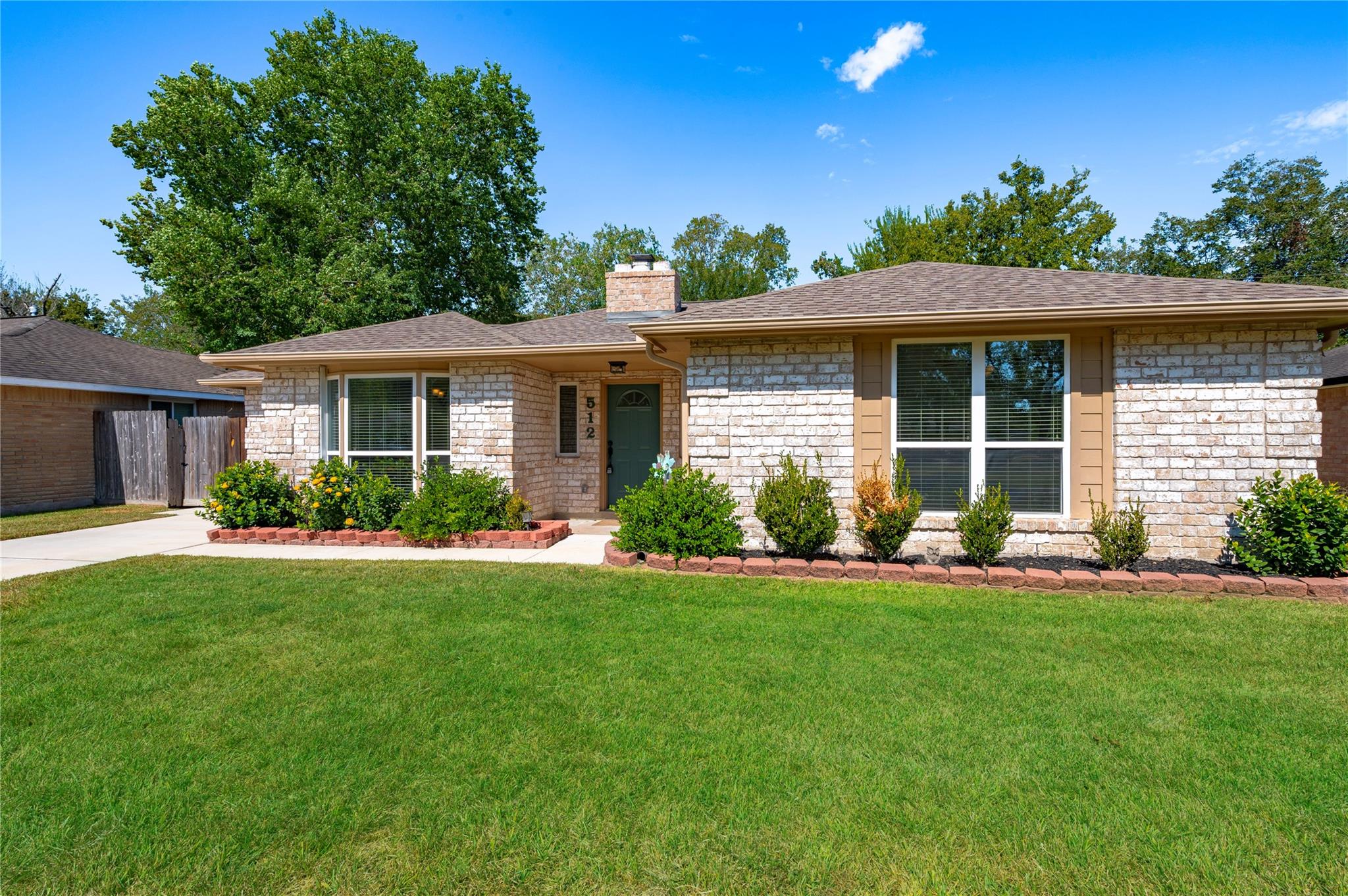 512 Castlelake Drive