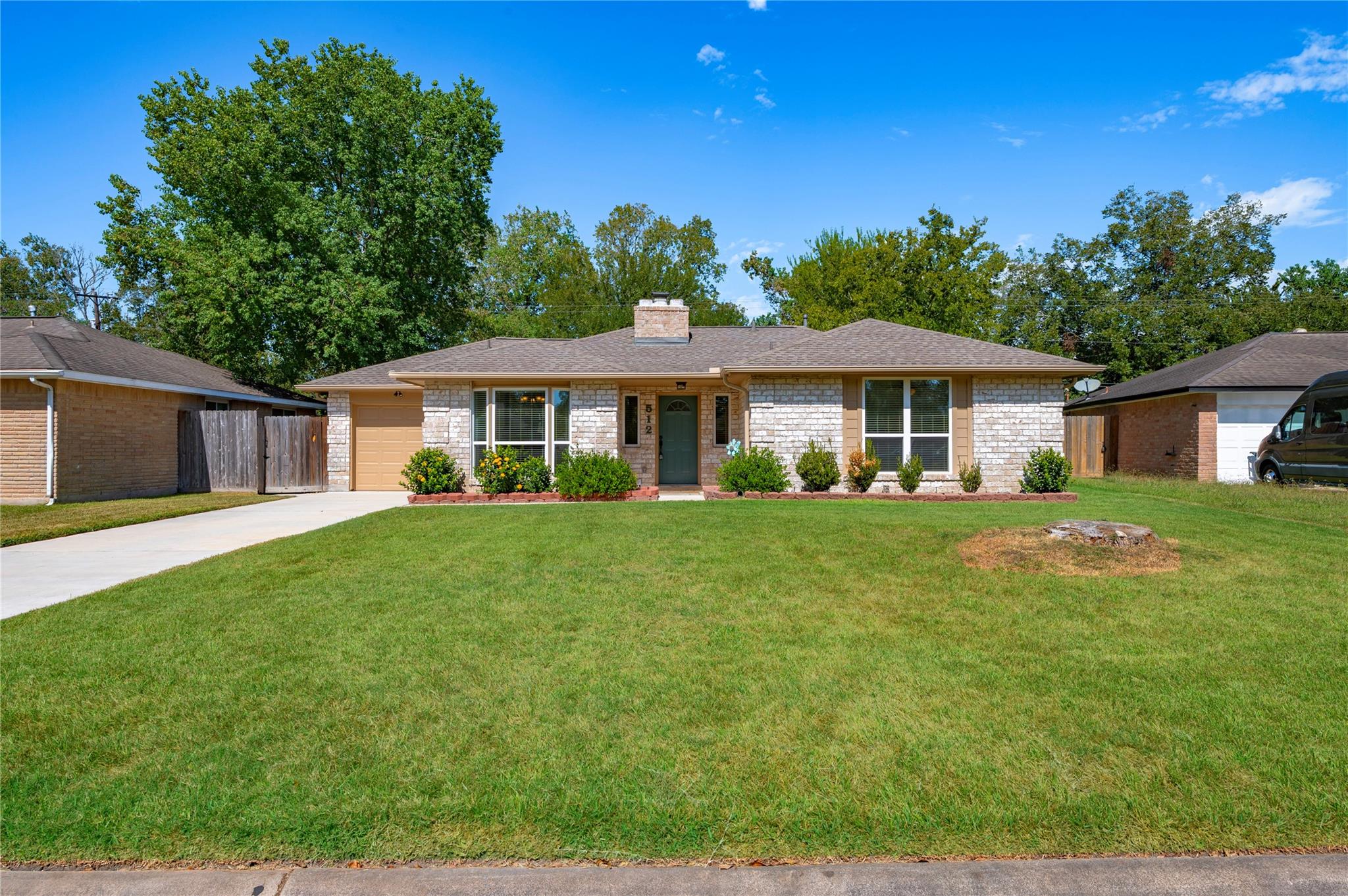 512 Castlelake Drive
