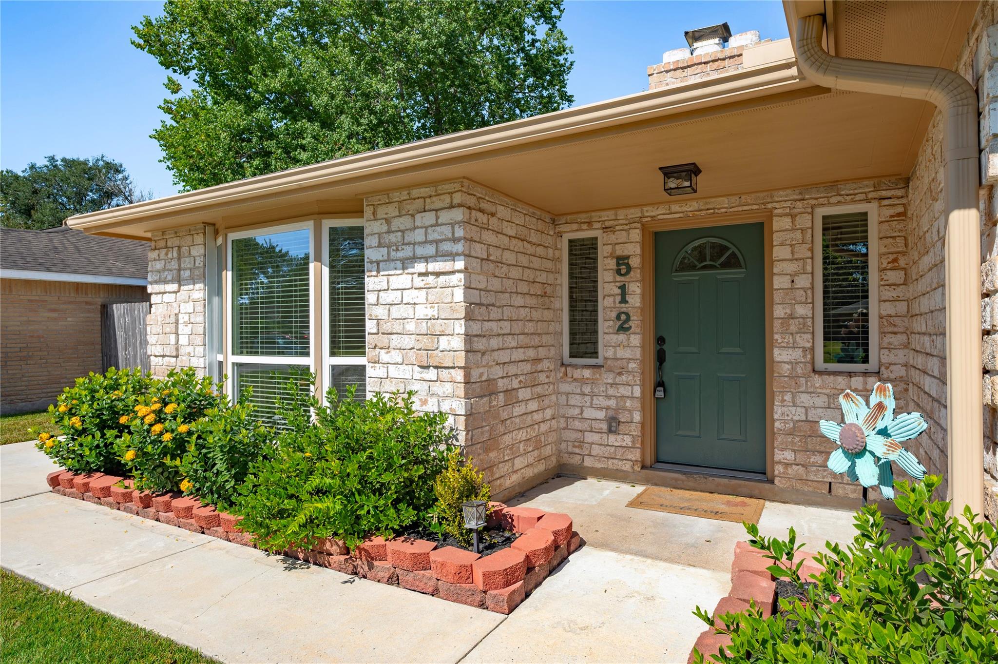 512 Castlelake Drive
