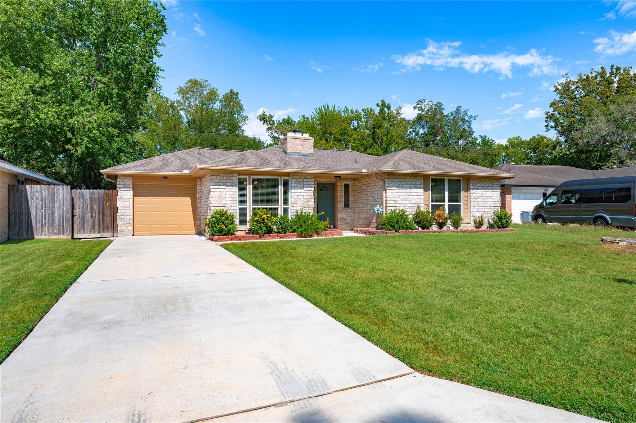 512 Castlelake Drive